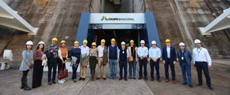 Delegación de diplomáticos visitó la Central Hidroeléctrica ITAIPU